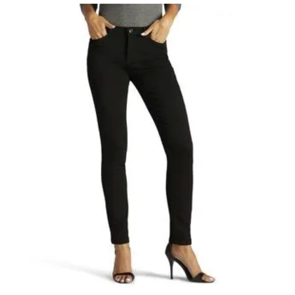 *NWOT*Women’s Lee Classic Black Denim skinny jeans